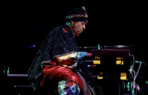 Sun Ra wil de Aarde wakker kussen (1984)