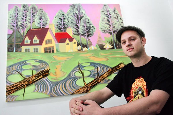 Rens Krikhaar bij zijn schilderij House of pancakes (foto: Nico Schouten)